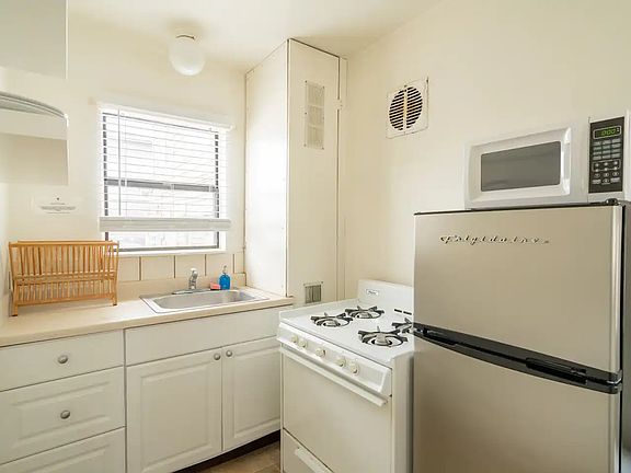 5th image of 802-812 El Carmel Pl #8045