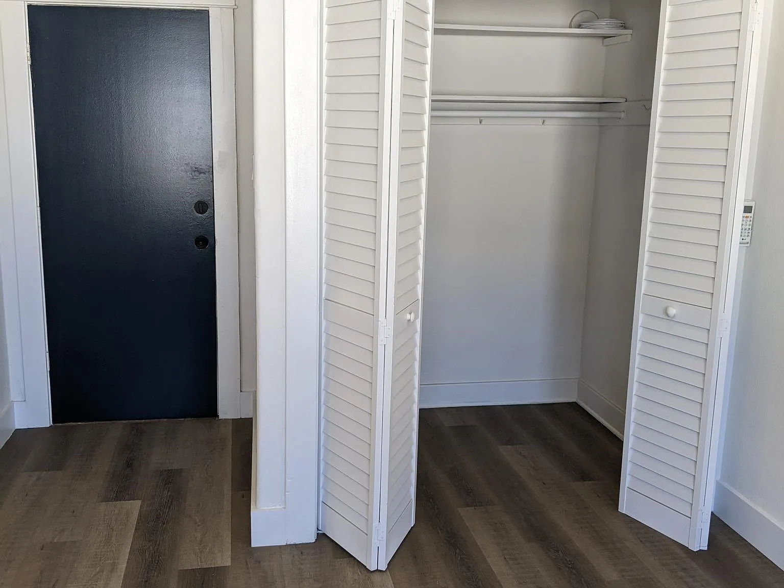 15 N Altadena Dr — Photo 4