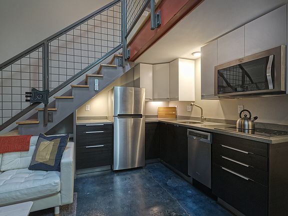 5th image of 631 Campbell Ave SW APT 211
