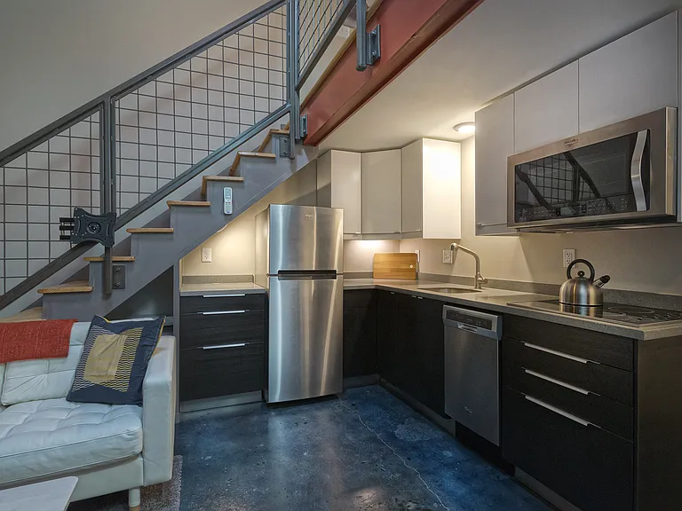 631 Campbell Ave SW — Photo 7