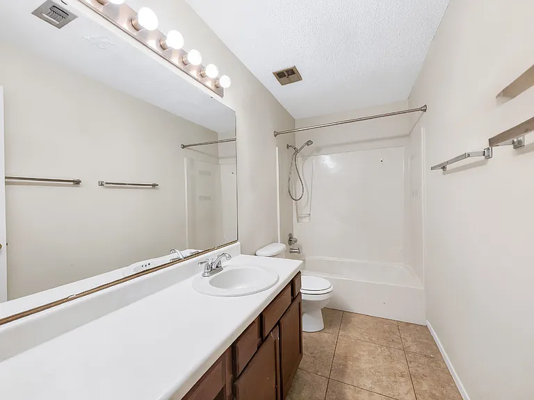 1825 Hunters Path — Photo 10