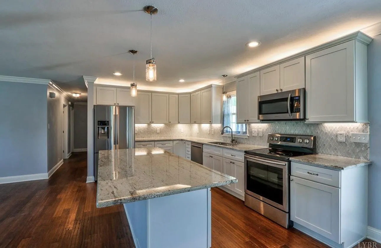 3 bed, 2000 sqft, $1,700 — Photo 2