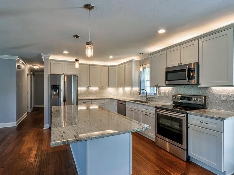 5905 Hines Cir — Photo 2