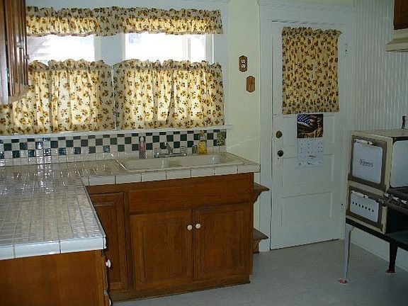 Kitchen w/ new flooring