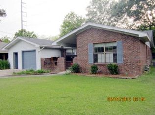 712 Longstreet Dr, Hattiesburg, MS 39401