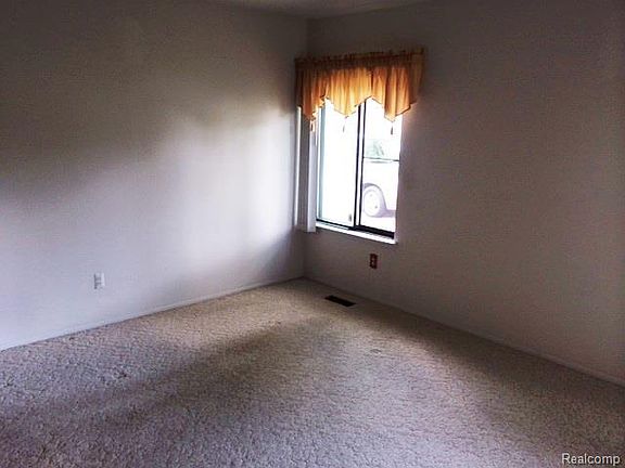 3rd image of 36003 Chapel Ct
