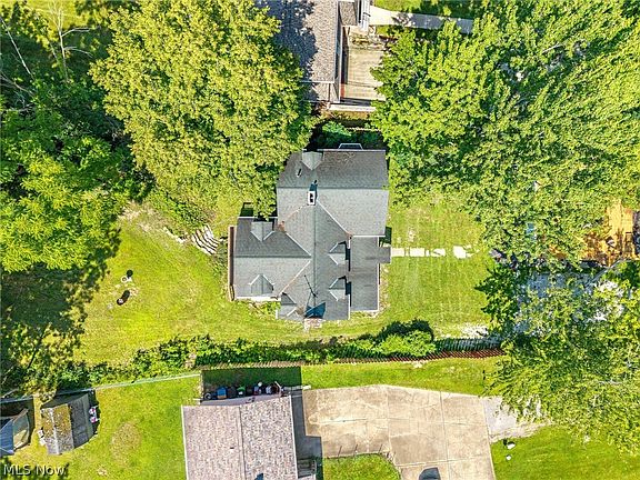 4th image of 889 Grayton Rd