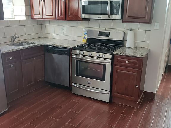 3rd image of 6100 W Oxford St Floor 1