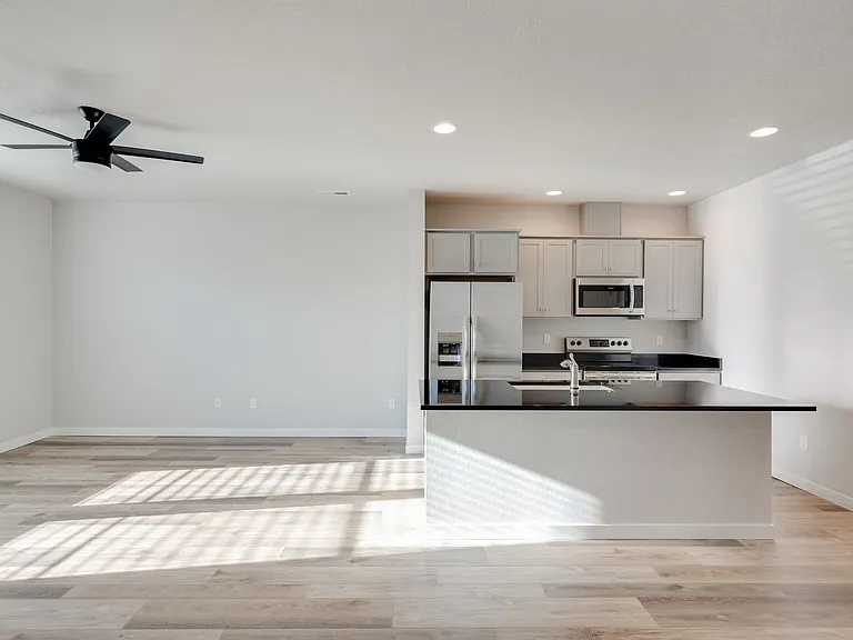 319 S Riggs Spring Ave — Photo 10