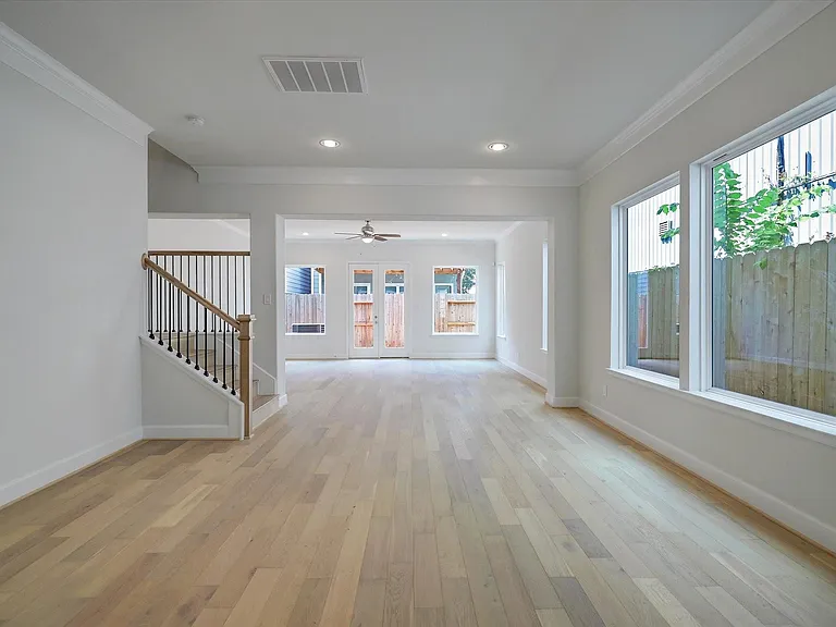 945 Wakefield Dr — Photo 8