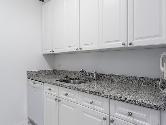 5th image of 99 Battery Pl APT 21J