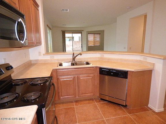5th image of 441 W Chardin Dr