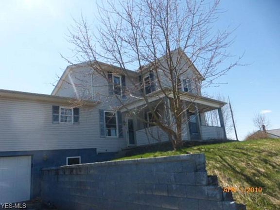 2nd image of 214 Carl St
