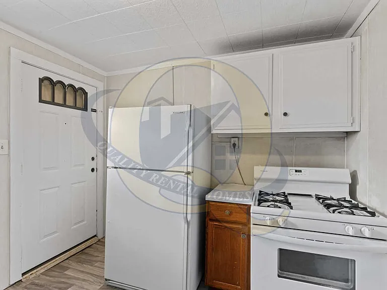 829 Clinton St — Photo 7