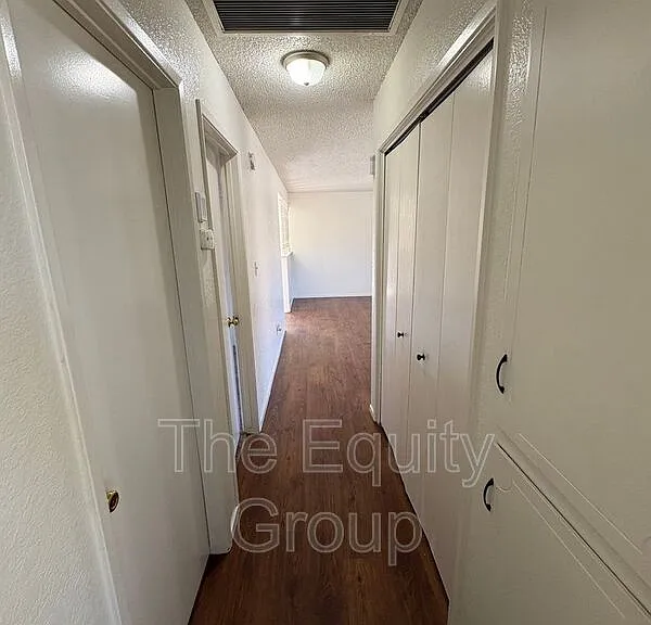 2037 S Tracy Ct — Photo 4