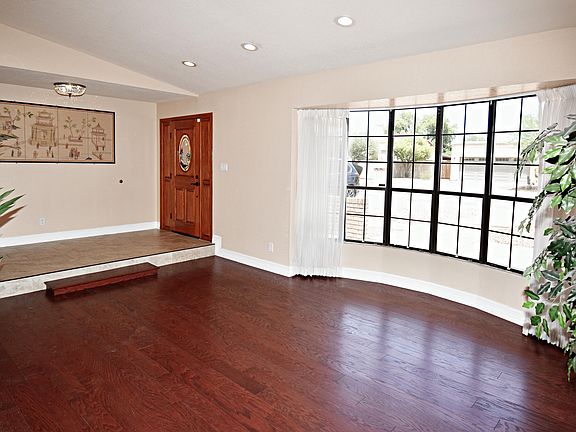 5th image of 807 W DETROIT Street