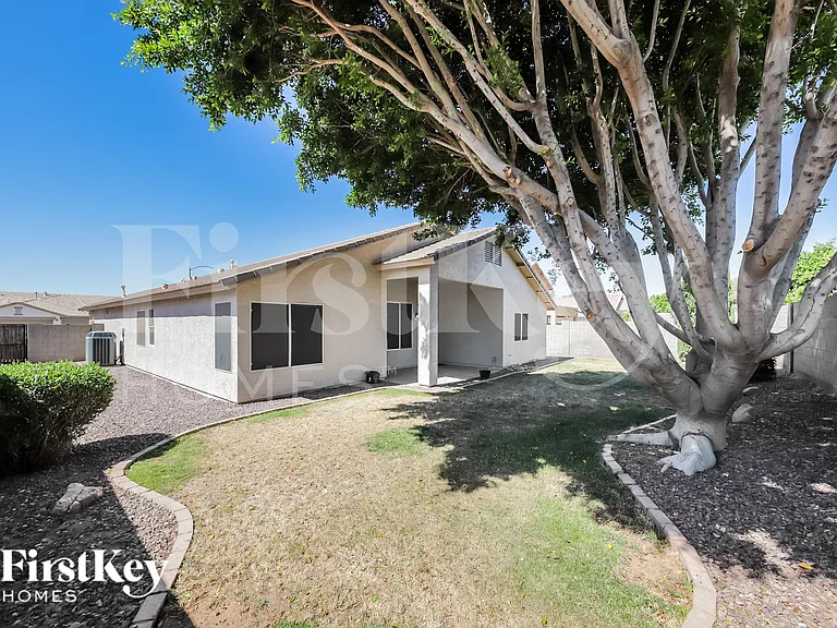 7834 W Robin Ln — Photo 14