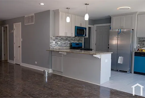 10235 S Oglesby Ave — Photo 7