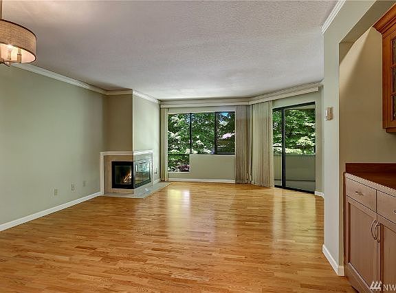 3rd image of 401 100th Ave NE APT 323