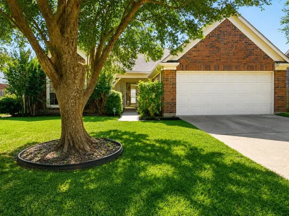 3904 Spring Circle Dr E, Pearland, TX 77584