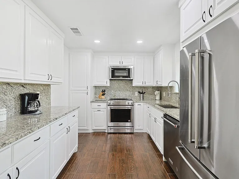 3322 Darby Ln — Photo 33