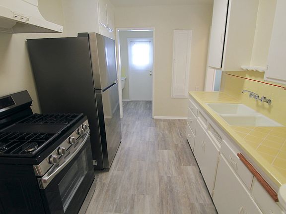 5th image of 2623 Cloverfield Blvd