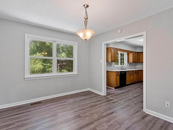 3rd image of 4319 Dupont St #10
