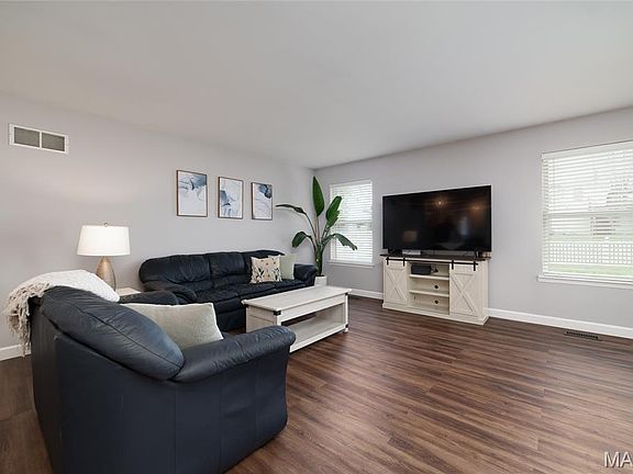3rd image of 509 Parkland Place Dr