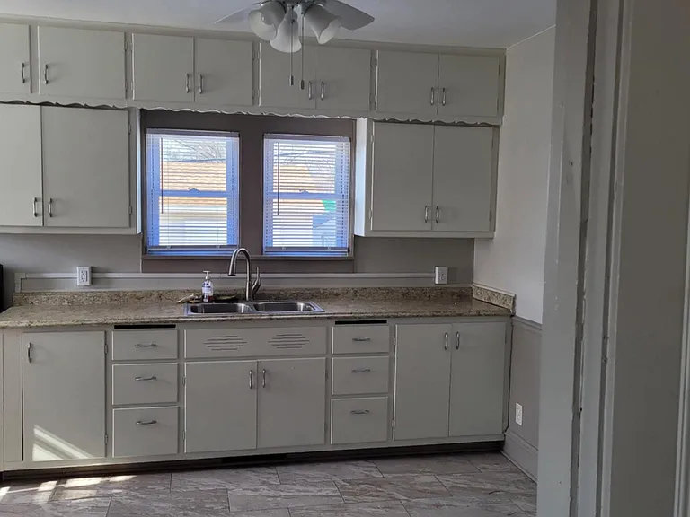 2400 Lathrop Ave #W — Photo 3