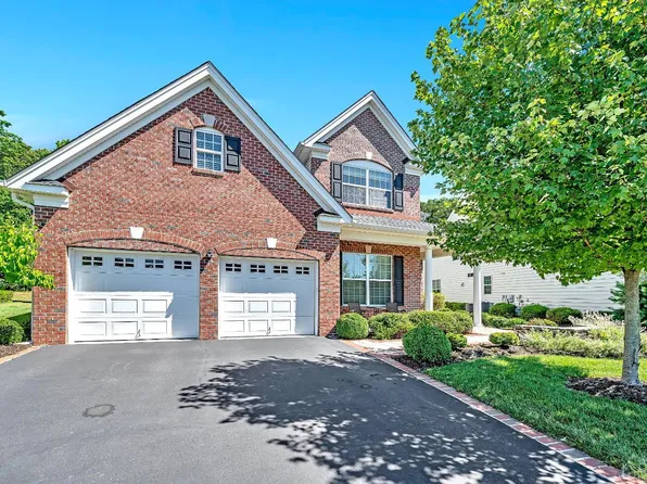 70 Inverness Dr, Kendall Park, NJ 08824