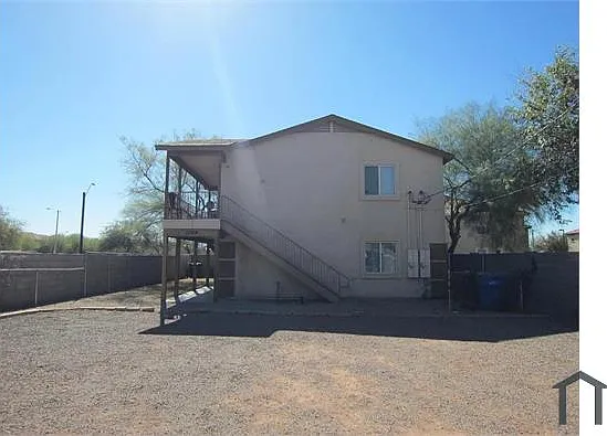 3 bed, 1100 sqft, $1,950 — Photo 2