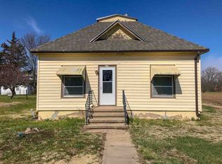 411 Arapahoe St, Naponee, NE 68960