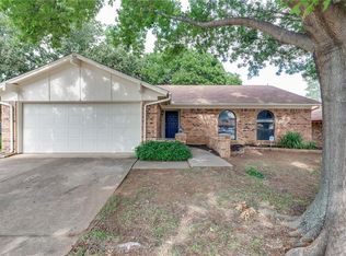 211 Almond Ln, Euless, TX 76039