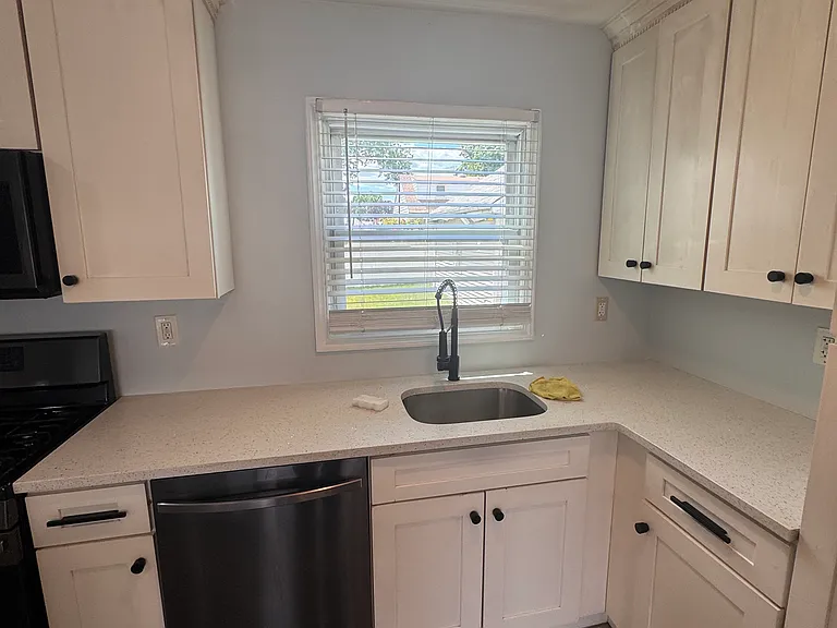 218 N 20th St #1 — Photo 9