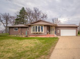 313 Ridge Rd, Le Sueur, MN 56058