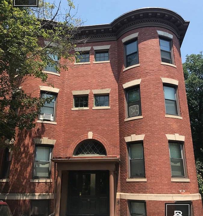2nd image of 26 Linden Pl #2B