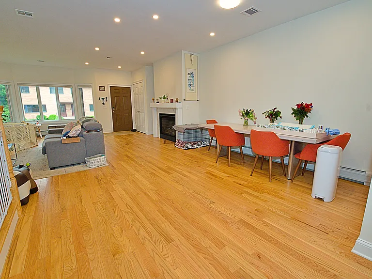 2408 Hammett Ave — Photo 6