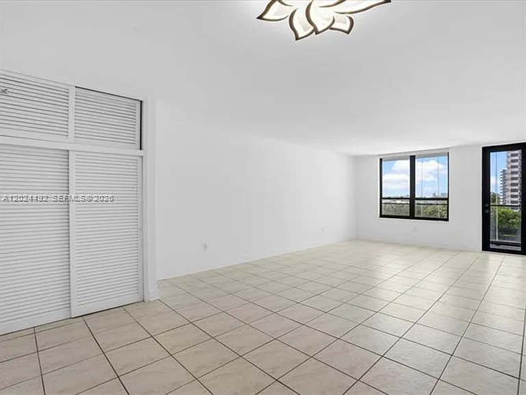 10185 Collins Ave #703 — Photo 3