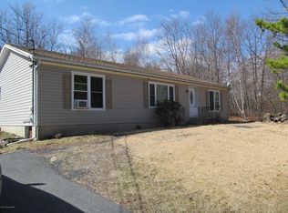 2215 Yellowstone Dr, Blakeslee, PA 18610