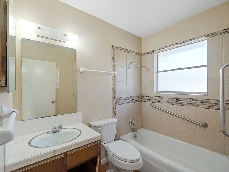 130 Algarita Rd — Photo 14