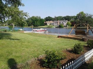 376 Northgate Rd, Lindenhurst, IL 60046