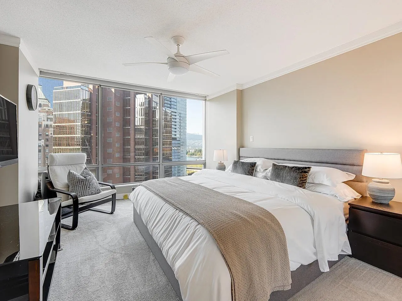 2 bed, 1250 sqft, $5,500 — Photo 3