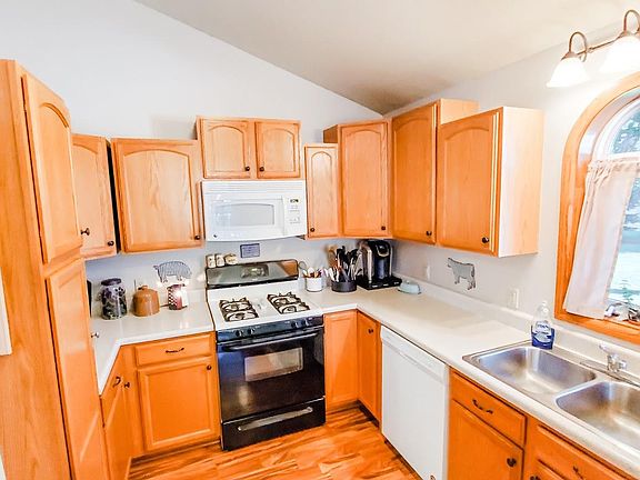 2nd image of 1223 Pasque Cir
