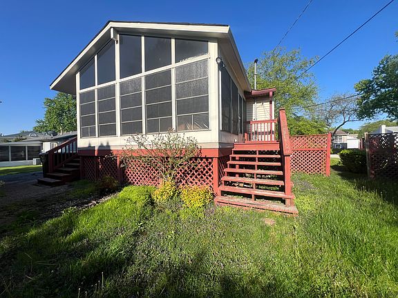 4th image of 19613 Redwood Ln
