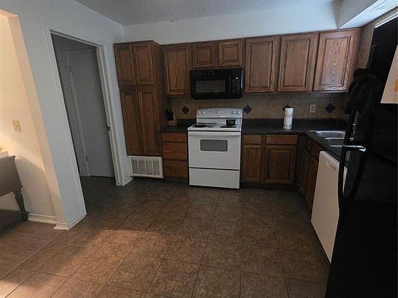 4th image of 2716 SW 85th St