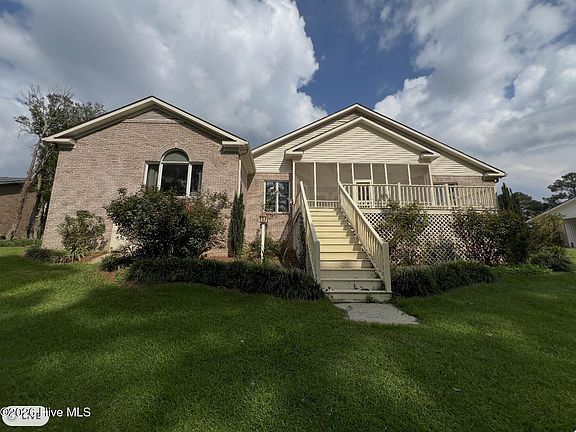 3rd image of 909 Lakeview Drive