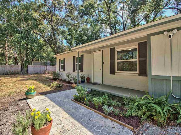 2nd image of 2111 Autumn Ln