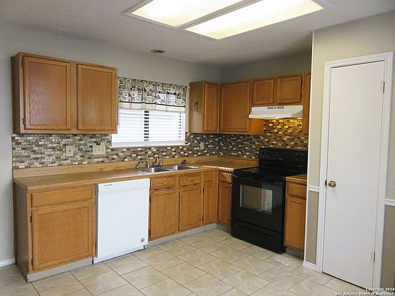 3rd image of 6218 CANDLEWICK CT
