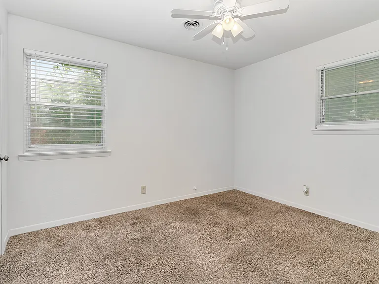4716 Fawn Dr — Photo 10