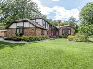 304 Oakland Dr, Essexville, MI